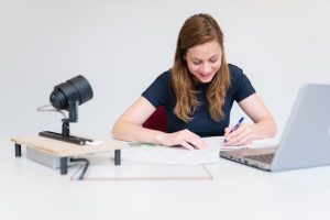 Moterų vaidmuo buhalterės profesijoje: svarba ir įnašas